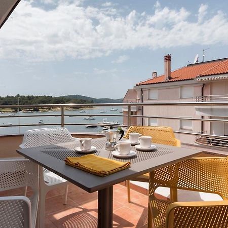 Seafront Apartment Gaby Medulin Exterior photo